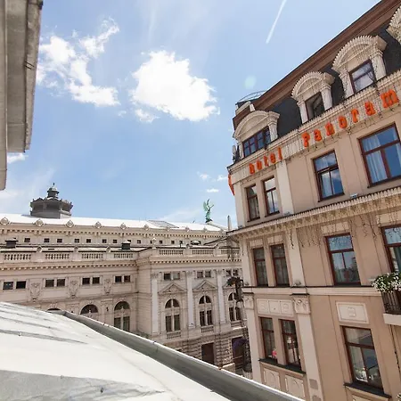 Apartment On Svobody Avenue 47 Lviv Exterior photo
