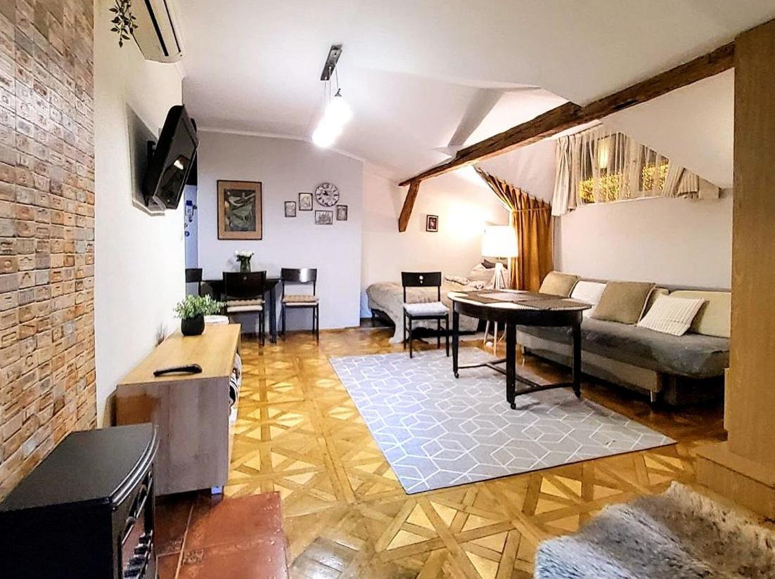 Apartment On Svobody Avenue 47 *
