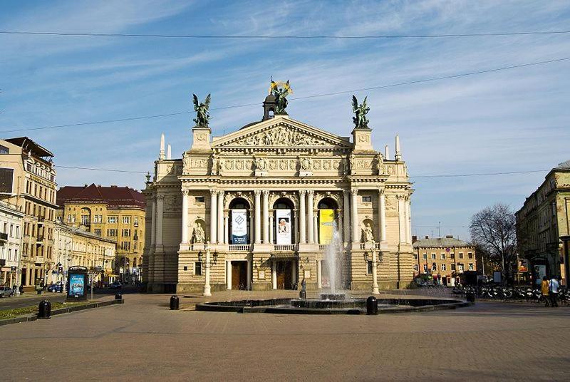 On Svobody Avenue 47 Apartment Lviv